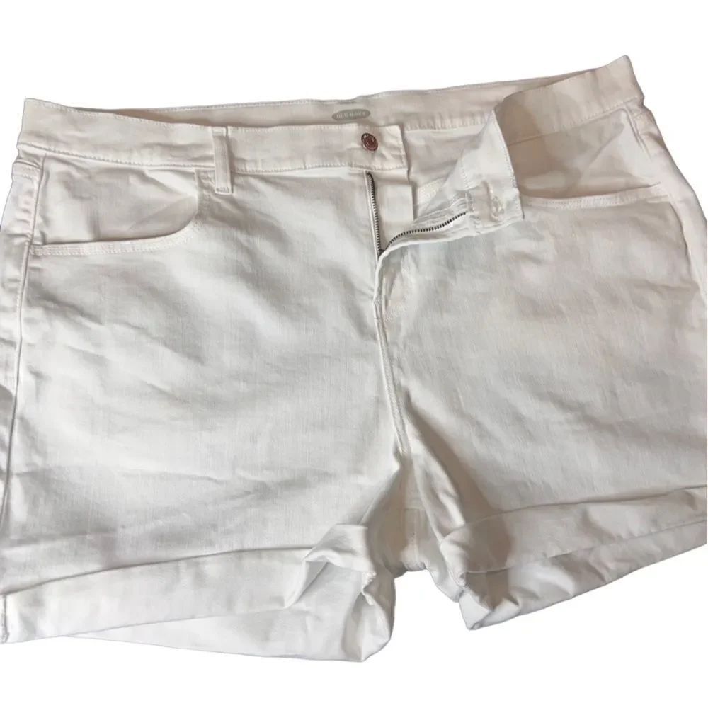 Old Navy white rolled bottom jean shorts size 18